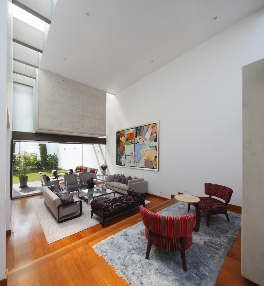 Patio House / Seinfeld Arquitectos