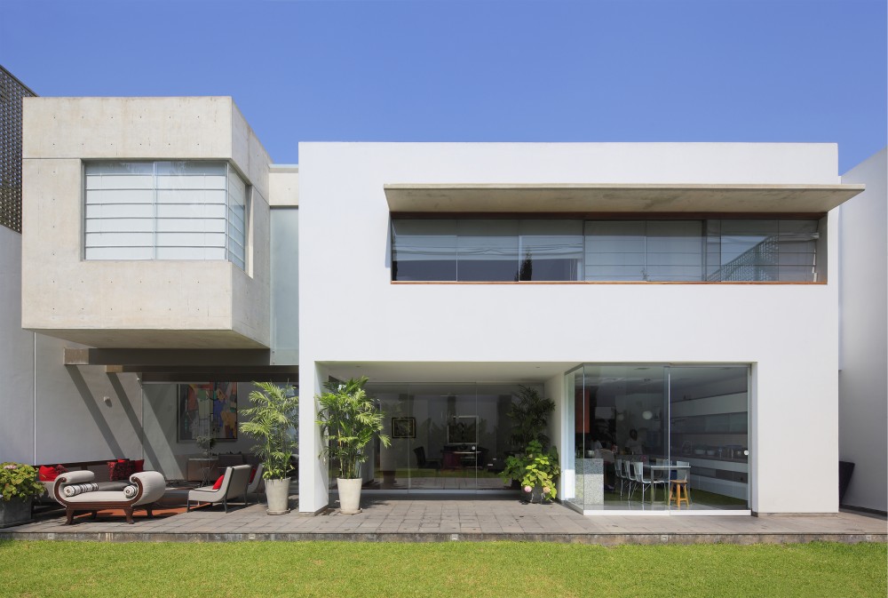 Patio House / Seinfeld Arquitectos