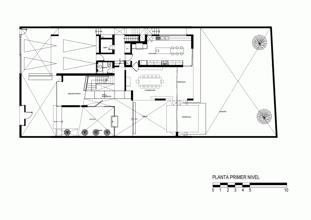 Patio House / Seinfeld Arquitectos