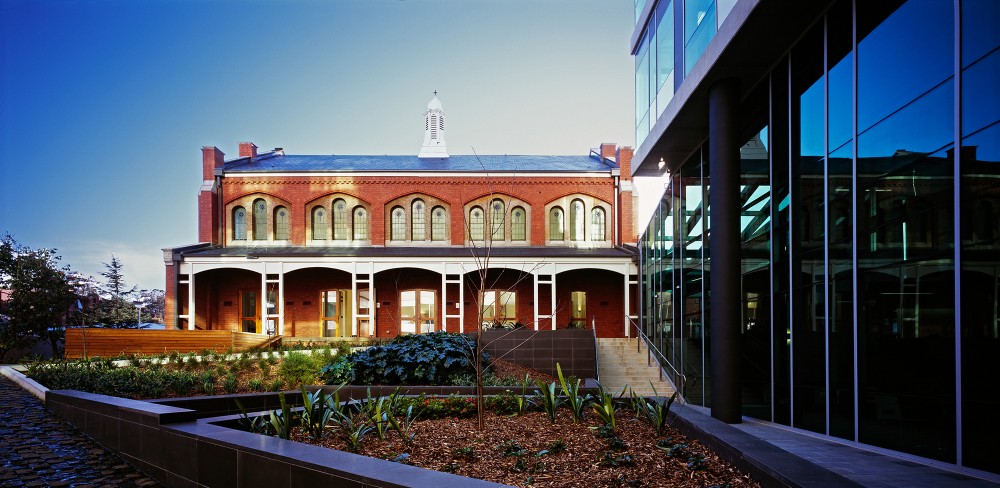 Olivia Newton-John Cancer and Wellness Centre / Jackson Architecture + McConnell Smith Johnson