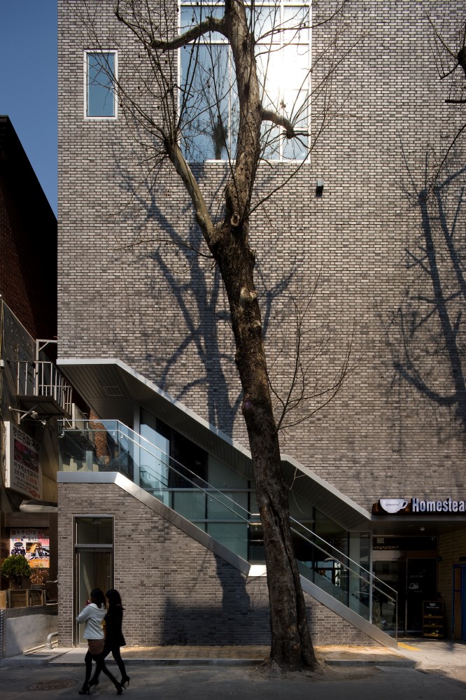 The Bricks / Doojin Hwang Architects