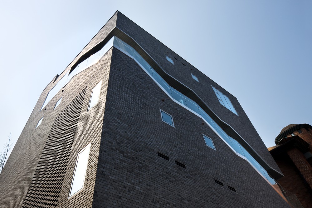 The Bricks / Doojin Hwang Architects