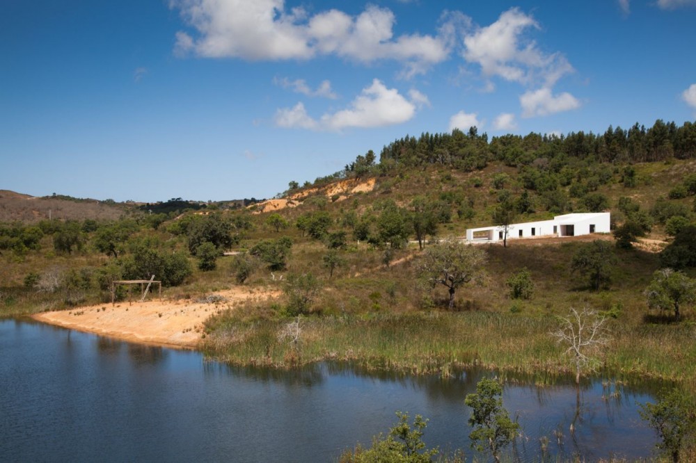 House in Odemira / Vitor Vilhena Architects