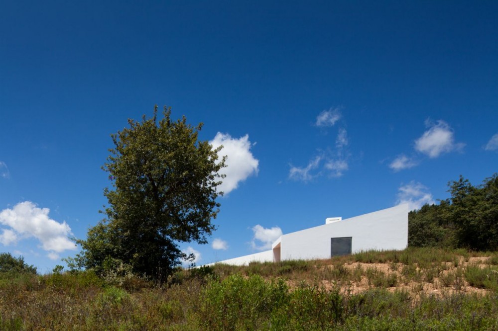 House in Odemira / Vitor Vilhena Architects