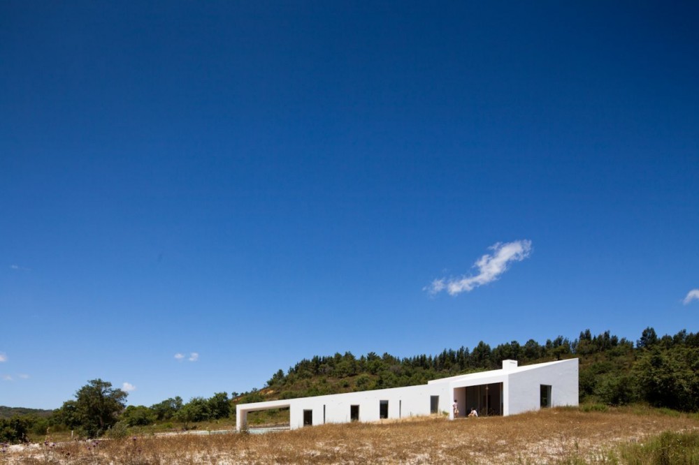 House in Odemira / Vitor Vilhena Architects