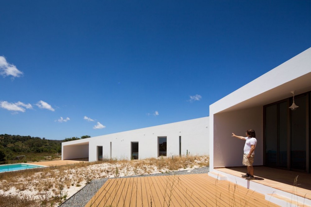 House in Odemira / Vitor Vilhena Architects