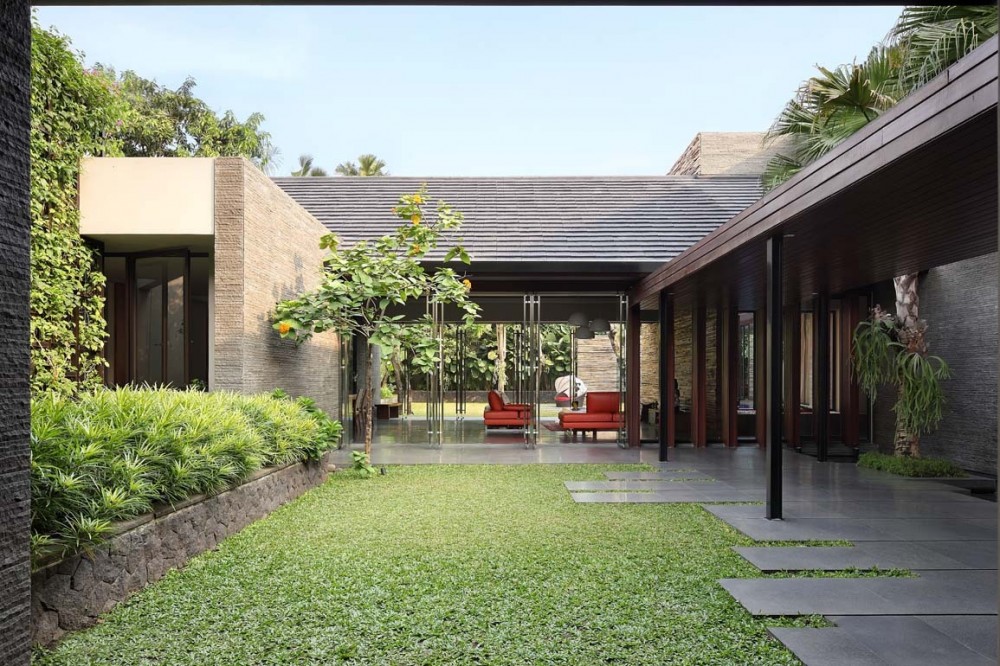 Diminished House / Wahana Cipta Selaras