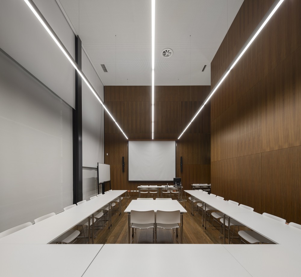 Agros Headquarters / Rocha Leite Arquitectos Associados