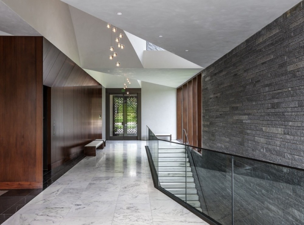 Lakewood Garden Mausoleum / HGA
