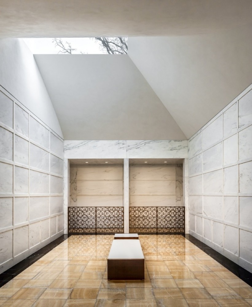 Lakewood Garden Mausoleum / HGA