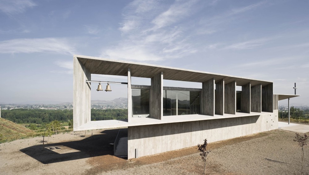 Shrine of the Virgin of La Antigua / Otxotorena Arquitectos