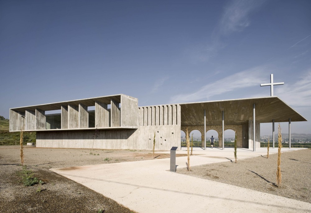 Shrine of the Virgin of La Antigua / Otxotorena Arquitectos