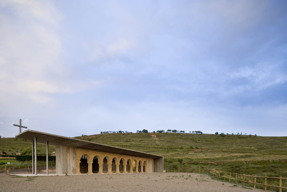 Shrine of the Virgin of La Antigua / Otxotorena Arquitectos