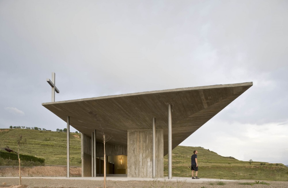 Shrine of the Virgin of La Antigua / Otxotorena Arquitectos