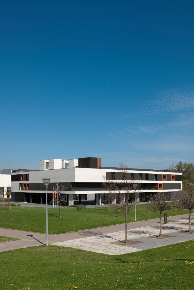 Valle de Egüés Town Hall / Otxotorena Arquitectos