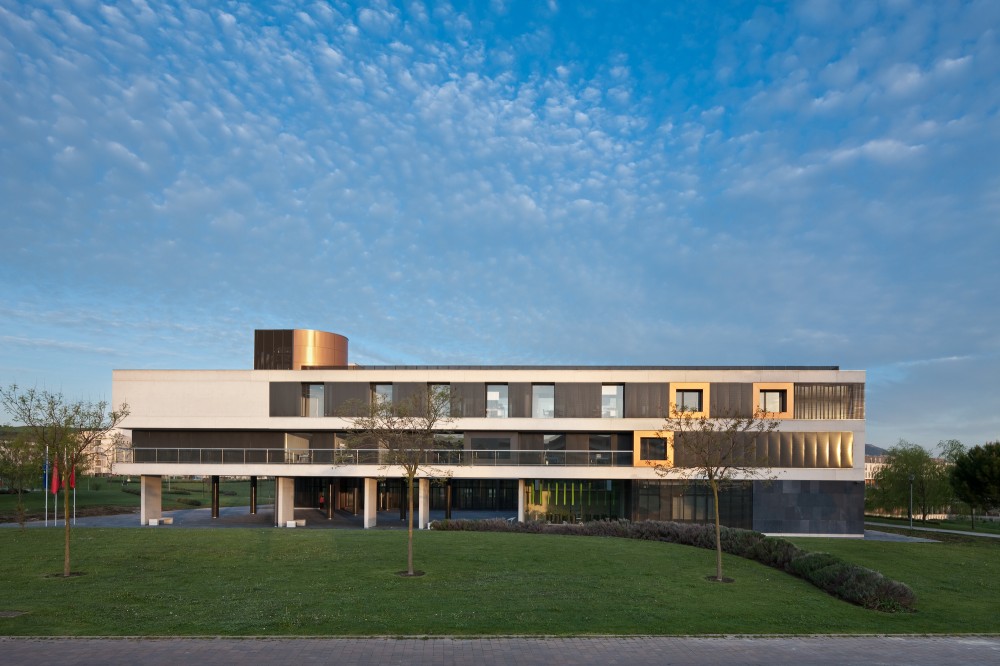 Valle de Egüés Town Hall / Otxotorena Arquitectos