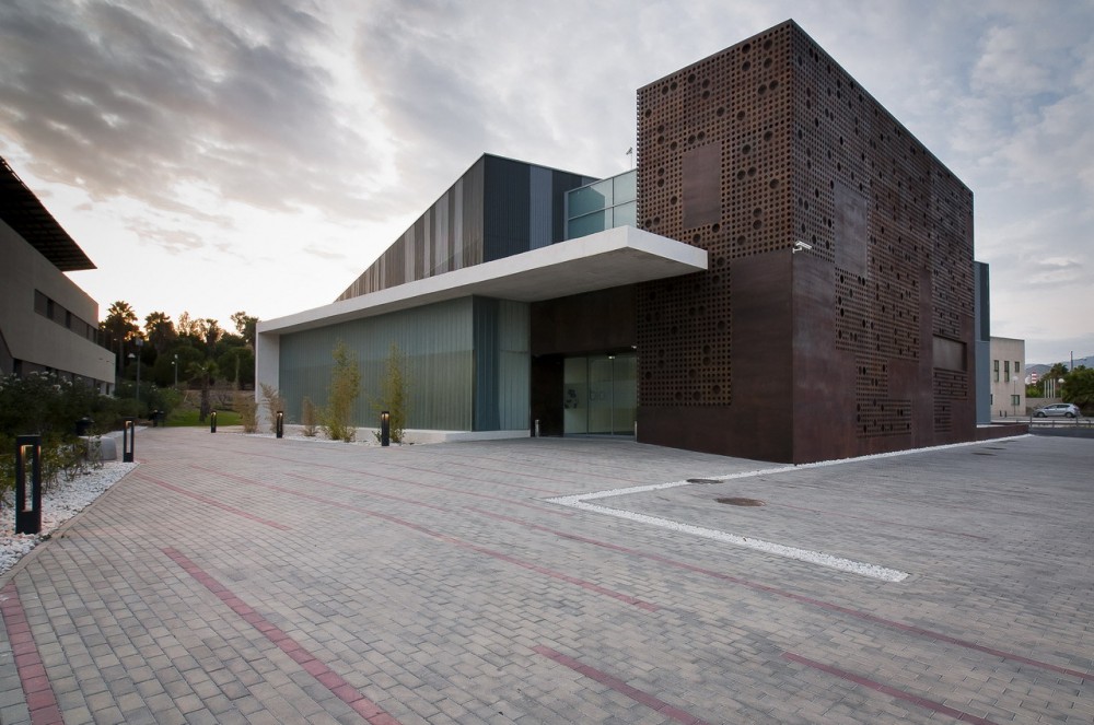 Bionand Building / Planho