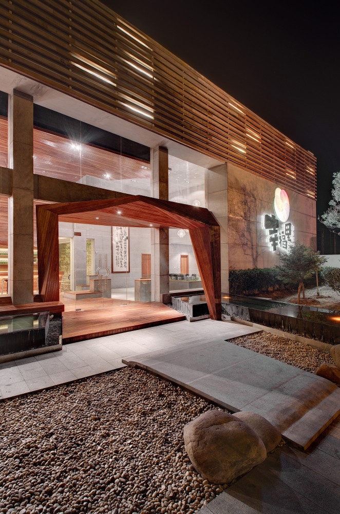 Lahas Zone / CROX International