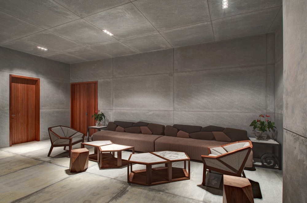 Lahas Zone / CROX International