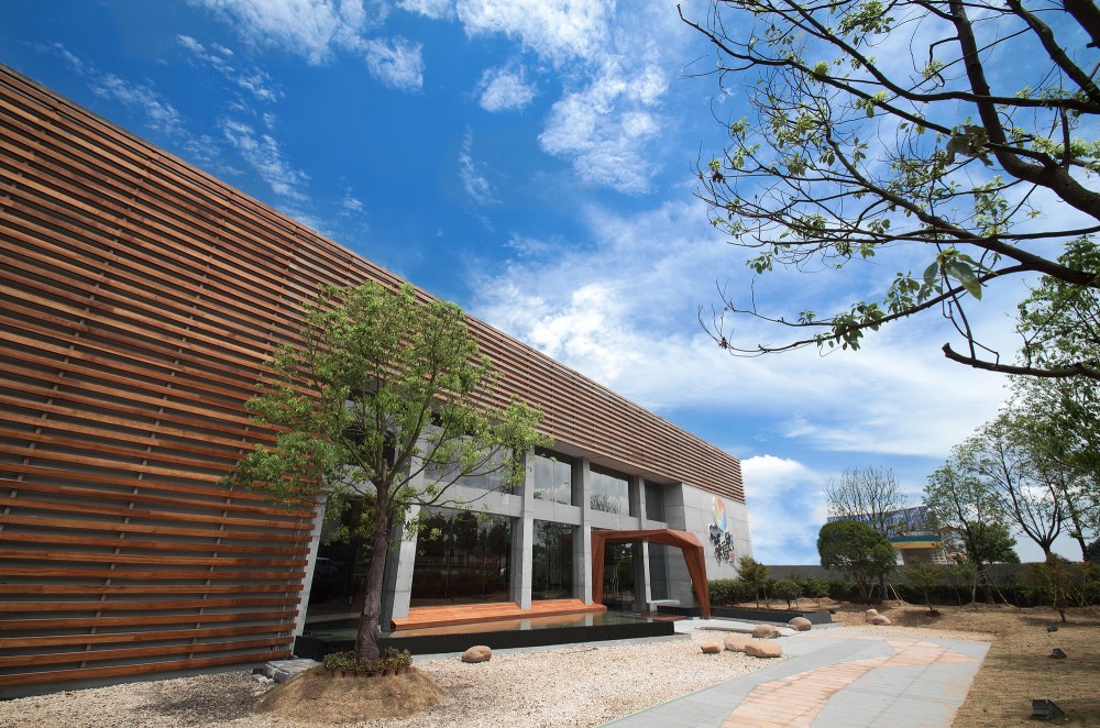 Lahas Zone / CROX International
