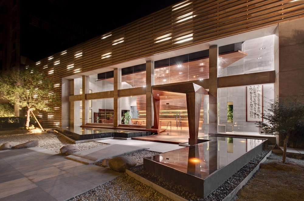 Lahas Zone / CROX International