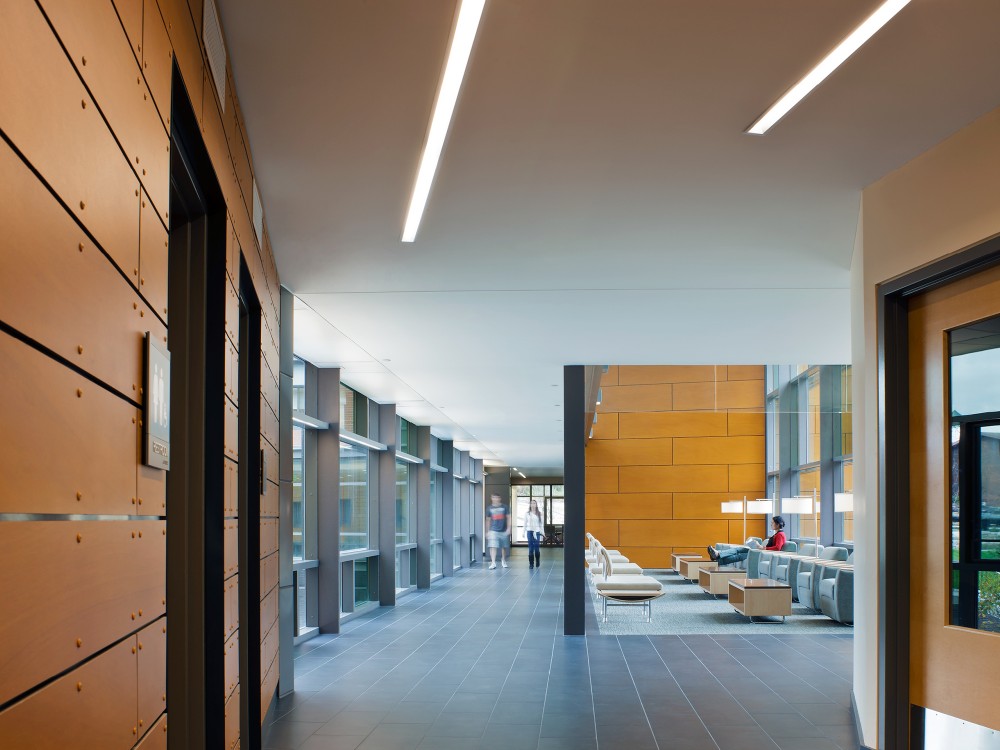 Hillside Hall / LLB Architects