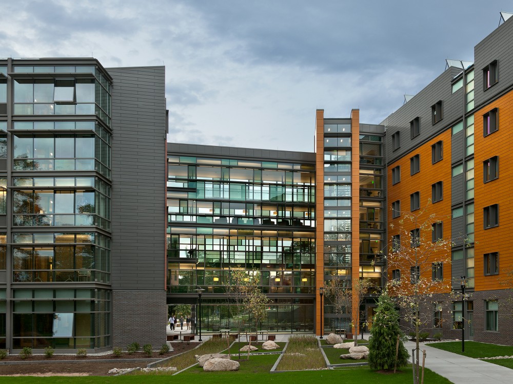 Hillside Hall / LLB Architects