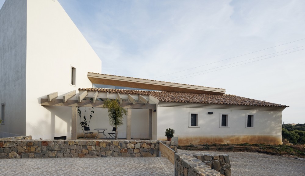 Holiday Home in the Algarve / Hilberink Bosch Architects