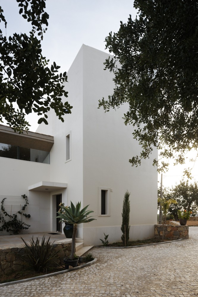 Holiday Home in the Algarve / Hilberink Bosch Architects