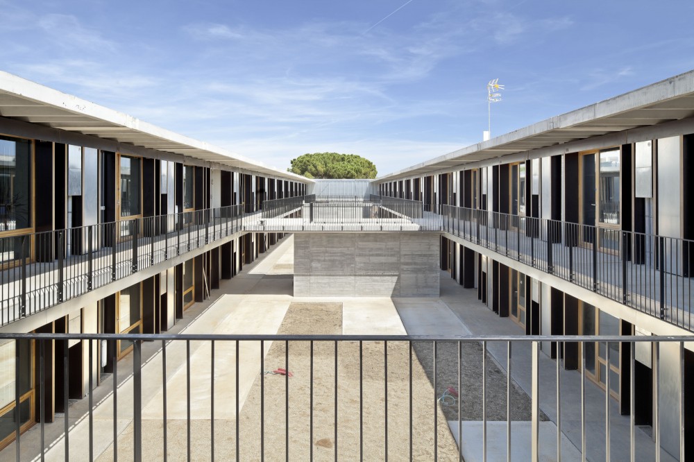 Student Housing (Universitat Politècnica de Catalunya) / H Arquitectes + dataAE