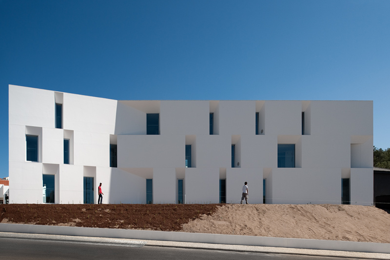 Alcácer do Sal Residences / Aires Mateus