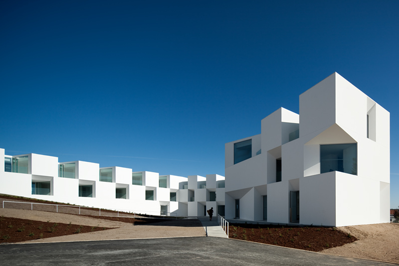 Alcácer do Sal Residences / Aires Mateus