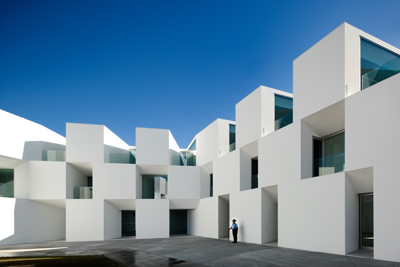 Alcácer do Sal Residences / Aires Mateus
