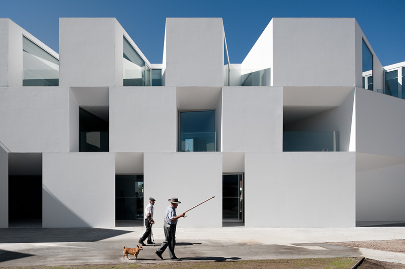 Alcácer do Sal Residences / Aires Mateus