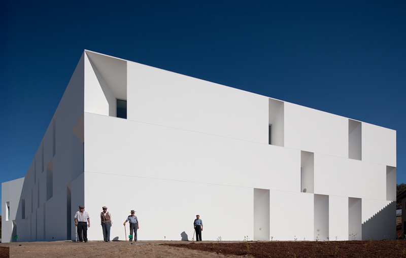 Alcácer do Sal Residences / Aires Mateus
