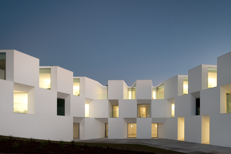 Alcácer do Sal Residences / Aires Mateus