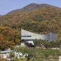 The Curving House / JOHO Architecture The Curving House / JOHO Architecture © Sun Namgoong