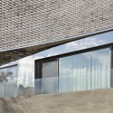 The Curving House / JOHO Architecture The Curving House / JOHO Architecture © Sun Namgoong