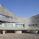 The Curving House / JOHO Architecture The Curving House / JOHO Architecture © Sun Namgoong