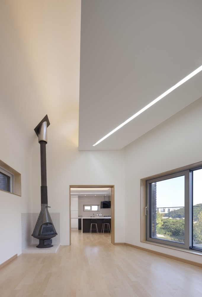 The Curving House / JOHO Architecture