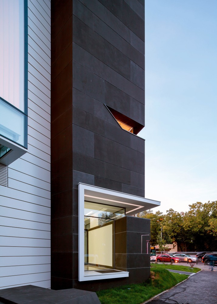 Monolit Office Building / Igloo Architecture