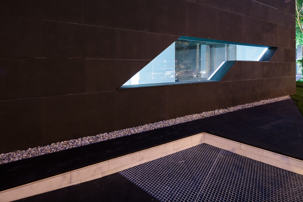 Monolit Office Building / Igloo Architecture