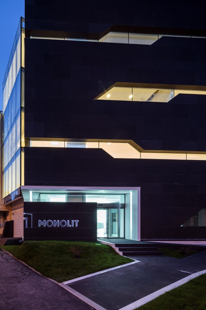 Monolit Office Building / Igloo Architecture