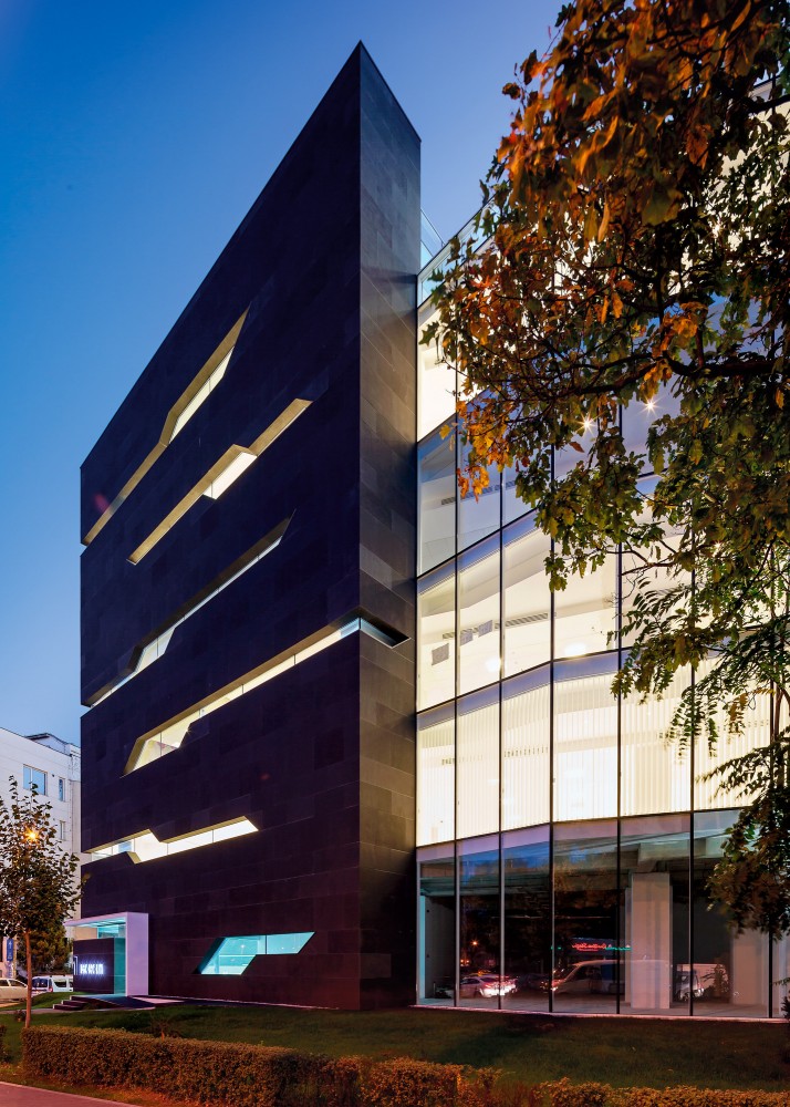 Monolit Office Building / Igloo Architecture