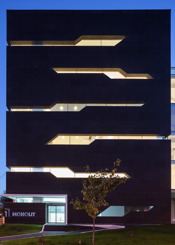 Monolit Office Building / Igloo Architecture