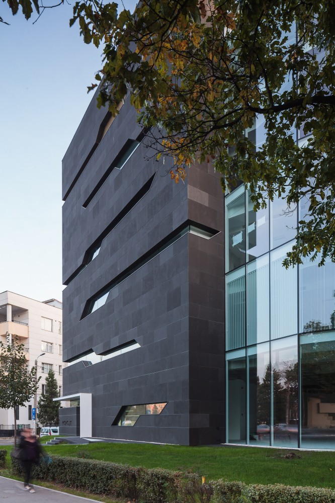 Monolit Office Building / Igloo Architecture