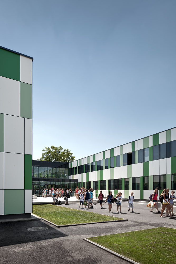 BRG Neusiedl am See / Solid Architecture