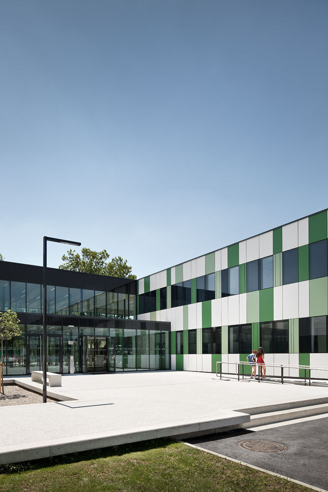 BRG Neusiedl am See / Solid Architecture