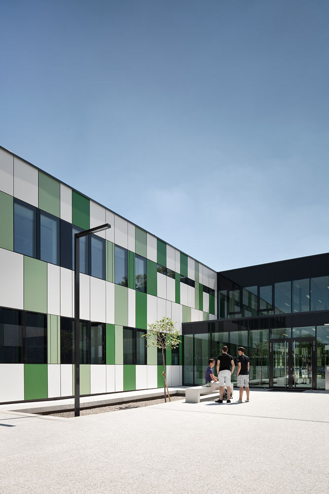 BRG Neusiedl am See / Solid Architecture