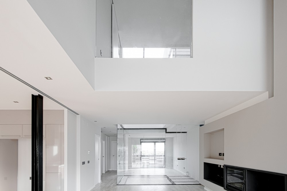 Interior Light-Single Family Housing / Viraje architecture